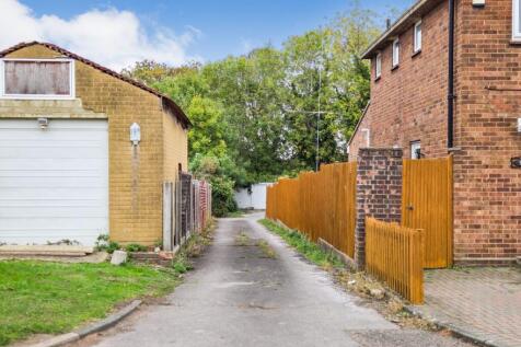 Garages at Chadwell Avenue, Cheshunt, Waltham Cross, EN8 0ER