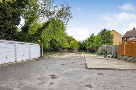 Garages at Chadwell Avenue, Cheshunt, Waltham Cross, EN8 0ER