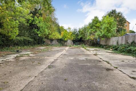 Garages at Chadwell Avenue, Cheshunt, Waltham Cross, EN8 0ER