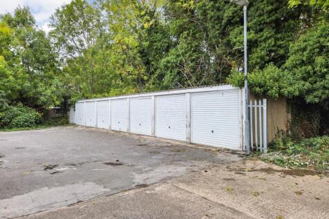 Garages at Chadwell Avenue, Cheshunt, Waltham Cross, EN8 0ER