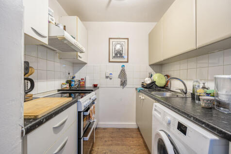 7 Plough Way, Surrey Quays, London SE16 2LS