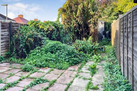 159 Kingston Road, Leatherhead, Surrey, KT22 7NX