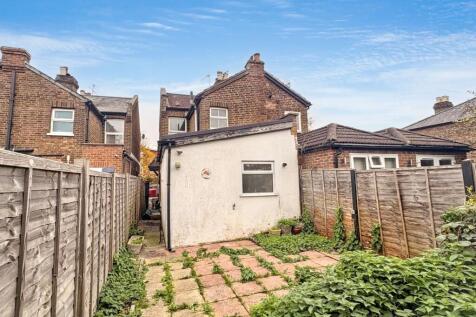 159 Kingston Road, Leatherhead, Surrey, KT22 7NX