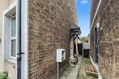 159 Kingston Road, Leatherhead, Surrey, KT22 7NX