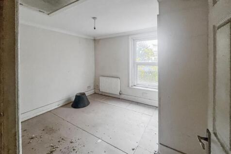 159 Kingston Road, Leatherhead, Surrey, KT22 7NX