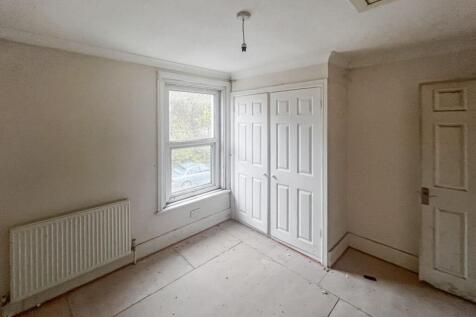 159 Kingston Road, Leatherhead, Surrey, KT22 7NX