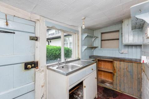 9 South End Road, Milton Bryan, Milton Keynes  Bedfordshire MK17 9HS