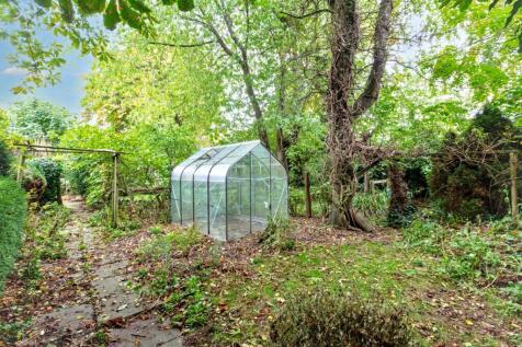 9 South End Road, Milton Bryan, Milton Keynes  Bedfordshire MK17 9HS