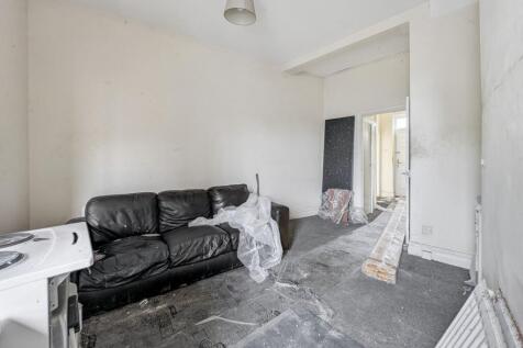 90 &amp; 90A Rawling Road, Gateshead, Tyne and Wear NE8 4QR