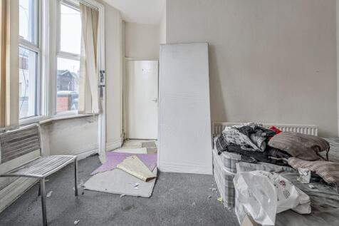 90 &amp; 90A Rawling Road, Gateshead, Tyne and Wear NE8 4QR