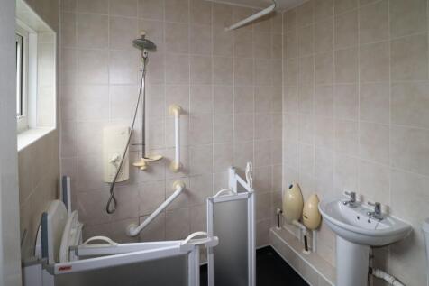 60 Firthcliffe Road, Liversedge, West Yorkshire, WF15 6HF