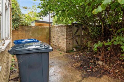 Flat A, 73 Green Lane, Hanwell, London, W7 2PA