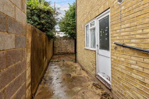 Flat A, 73 Green Lane, Hanwell, London, W7 2PA