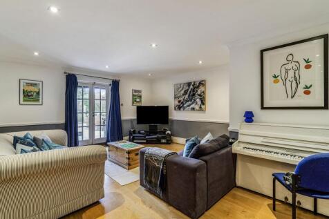 Doannee House, Fishery Road, Bray, Berkshire, SL6 1UN