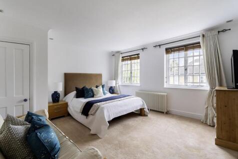 Doannee House, Fishery Road, Bray, Berkshire, SL6 1UN