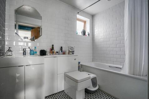 Flat 18 Estreham House, 12 Streatham Place, London, SW2 4PZ