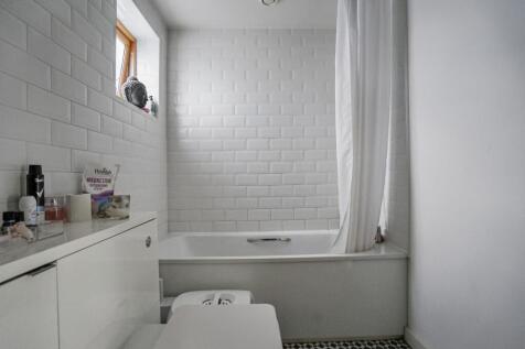 Flat 18 Estreham House, 12 Streatham Place, London, SW2 4PZ