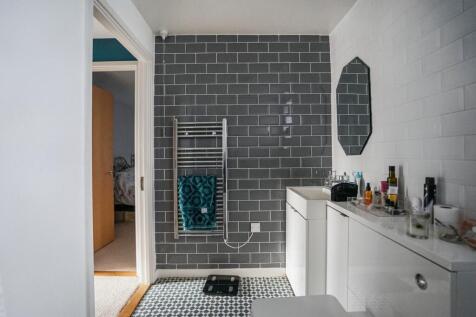 Flat 18 Estreham House, 12 Streatham Place, London, SW2 4PZ