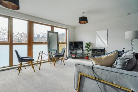 Flat 18 Estreham House, 12 Streatham Place, London, SW2 4PZ