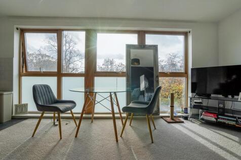 Flat 18 Estreham House, 12 Streatham Place, London, SW2 4PZ