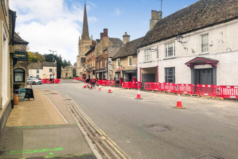 The Crown Inn, High Street, Lechlade GL7 3AE