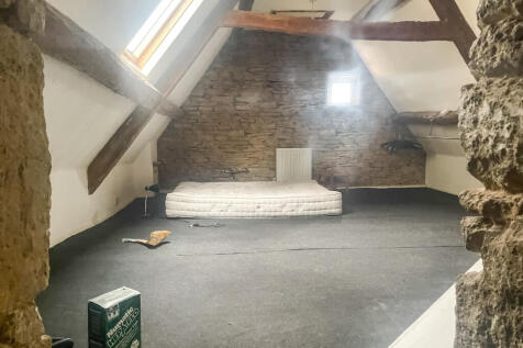 The Crown Inn, High Street, Lechlade GL7 3AE