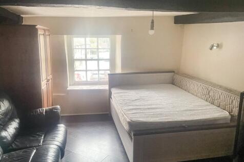 The Crown Inn, High Street, Lechlade GL7 3AE