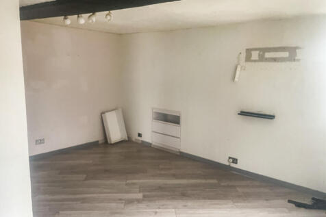 The Crown Inn, High Street, Lechlade GL7 3AE