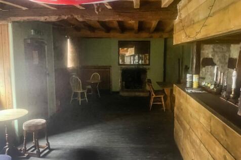 The Crown Inn, High Street, Lechlade GL7 3AE