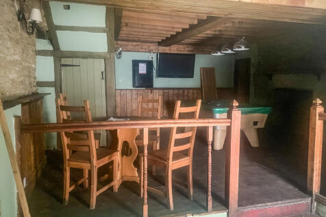 The Crown Inn, High Street, Lechlade GL7 3AE