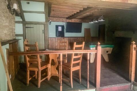 The Crown Inn, High Street, Lechlade GL7 3AE