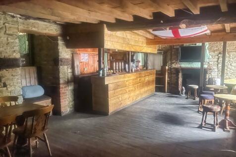 The Crown Inn, High Street, Lechlade GL7 3AE