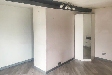 The Crown Inn, High Street, Lechlade GL7 3AE