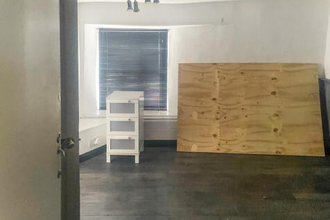 The Crown Inn, High Street, Lechlade GL7 3AE