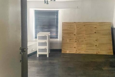 The Crown Inn, High Street, Lechlade GL7 3AE