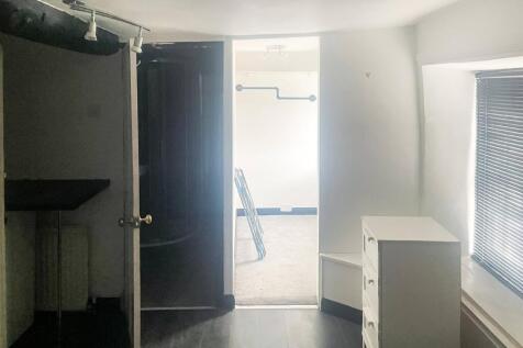 The Crown Inn, High Street, Lechlade GL7 3AE