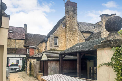 The Crown Inn, High Street, Lechlade GL7 3AE