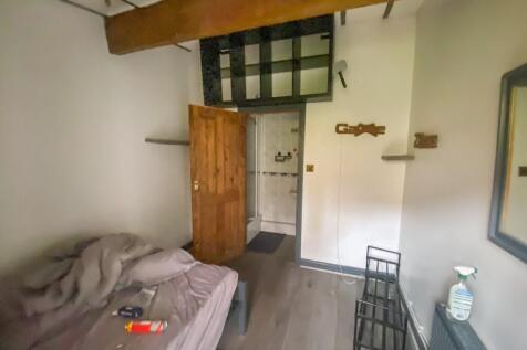 The Crown Inn, High Street, Lechlade GL7 3AE