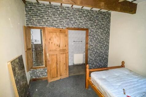 The Crown Inn, High Street, Lechlade GL7 3AE