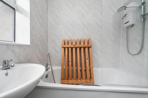 Flat 77 New Road, Datchet, Slough,SL3 9JA