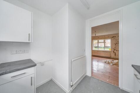 Flat 77 New Road, Datchet, Slough,SL3 9JA