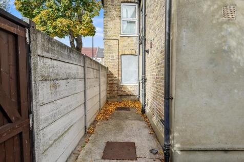 Ground Floor Flat, 37 St Stephen&#39;s Road, Bow, London E6 1AN