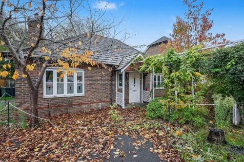 7 Greyhound Chase, Ashford, Kent, TN23 5LL