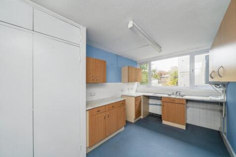 Flat 79 Mountbatten Square, Ward Royal, Windsor, SL4 1SZ