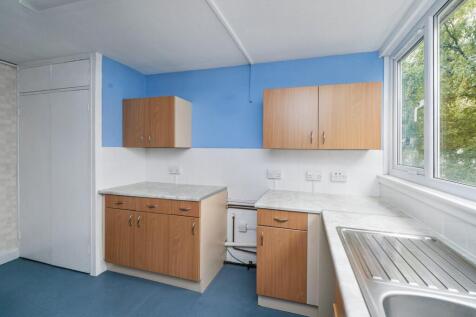 Flat 79 Mountbatten Square, Ward Royal, Windsor, SL4 1SZ