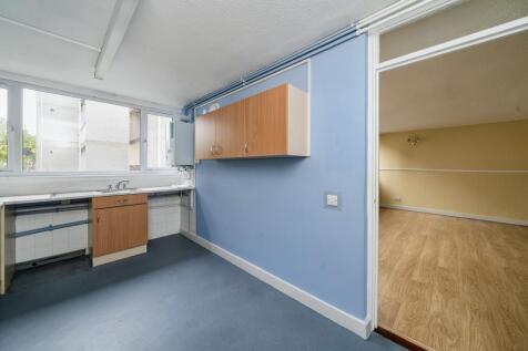 Flat 79 Mountbatten Square, Ward Royal, Windsor, SL4 1SZ