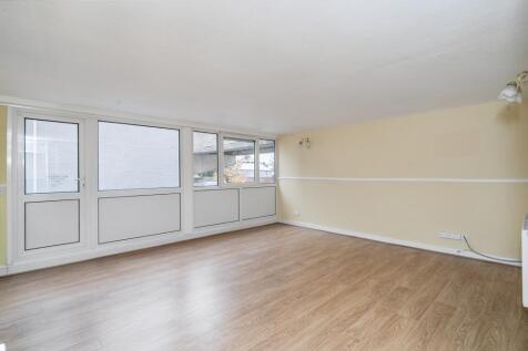 Flat 79 Mountbatten Square, Ward Royal, Windsor, SL4 1SZ