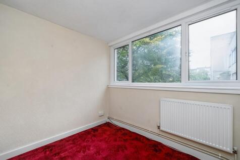 Flat 79 Mountbatten Square, Ward Royal, Windsor, SL4 1SZ