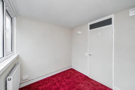 Flat 79 Mountbatten Square, Ward Royal, Windsor, SL4 1SZ