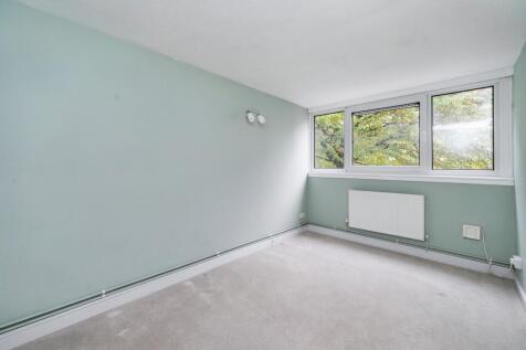 Flat 79 Mountbatten Square, Ward Royal, Windsor, SL4 1SZ